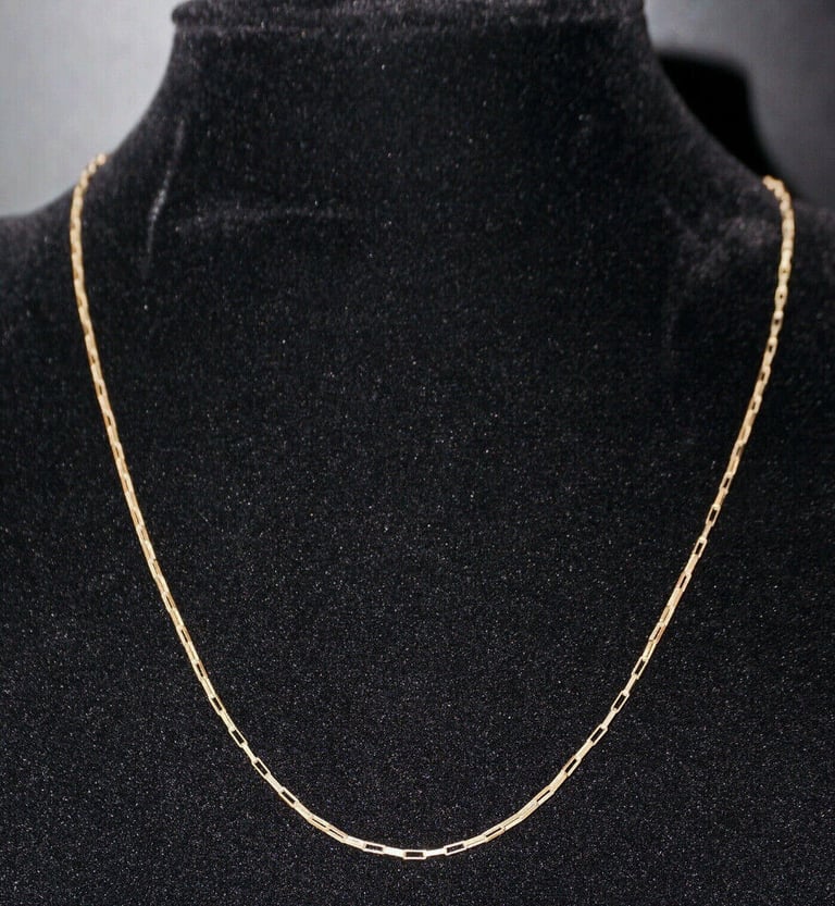 AE..9ct gold square linked chain, 20inch,