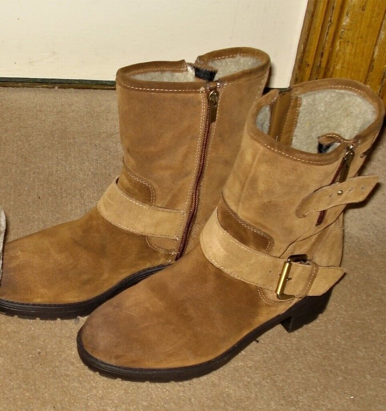 image for Brand New Women's Clarke's Gore-Tex Boots In Size UK 7