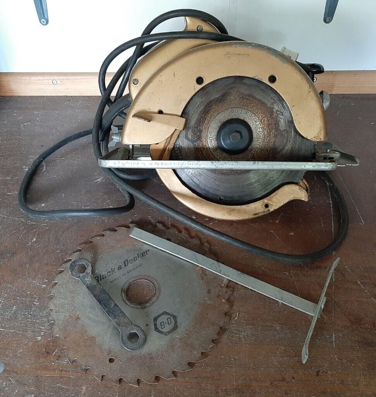 image for Black & Decker 9 inch Heavy Duty Circular Saw / No.HD1215 (U90)