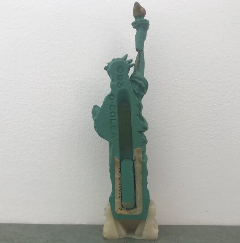 Vintage Statue of Liberty fridge magnet – marked 0-COLEA 93.