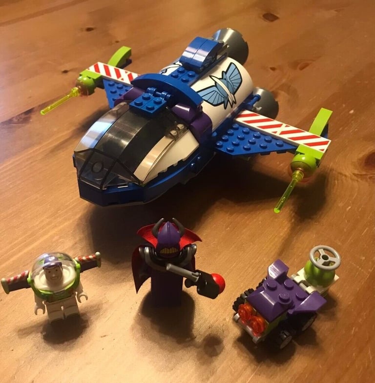 Toy Story Lego Set 7593 Buzz’s star command used 100 complete with box