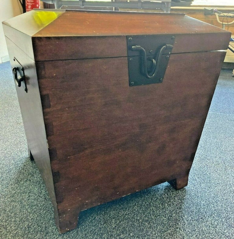 image for FLIPPED FURNITURE,Wooden Storage Trunk /Blanket Box /Chest/Bedside table Hinged 