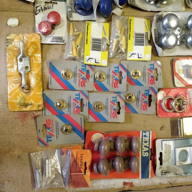 70 Various Metal/Plastic/Wood/Ceramic Cabinet/Door Handles/Knobs (50p each)