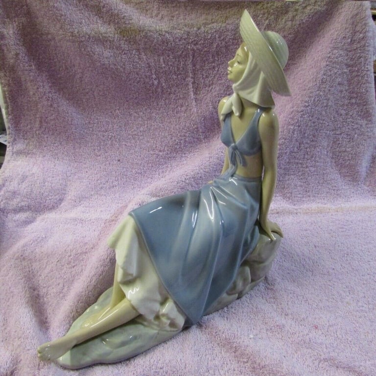 RARE 1980s Large Porcelain LLADRO Nao Woman in Sun Hat Sitting on Wall 11.5"