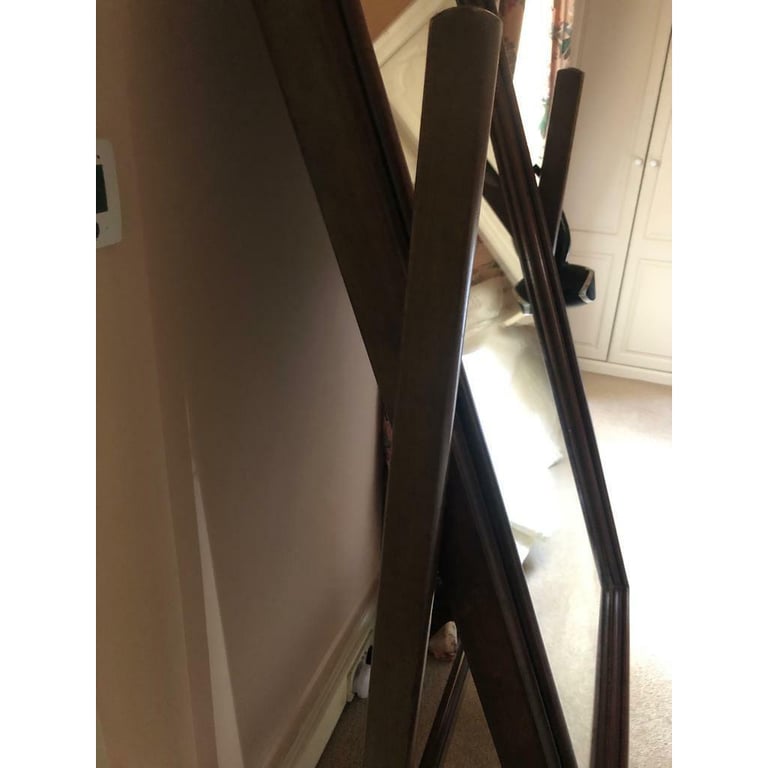 MIRROR:  VICTORIAN CHEVALMIRROR