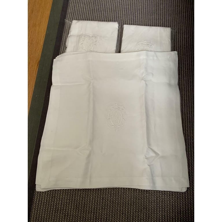 Linen table napkins 