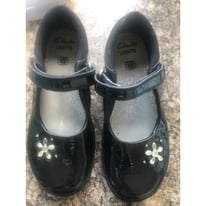 Worn once Clarke’s girls school shoes 