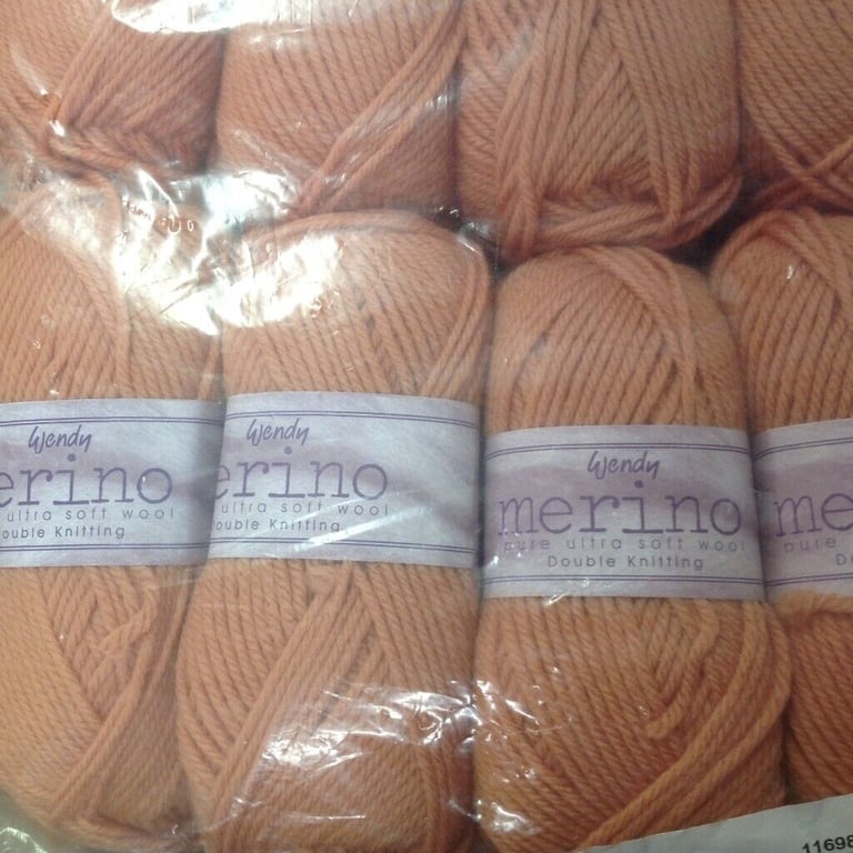 WENDY MERINO DOUBLE KNITTING KNITTING WOOL 100% MERINO WOOL ULTRA SOFT 5X50G