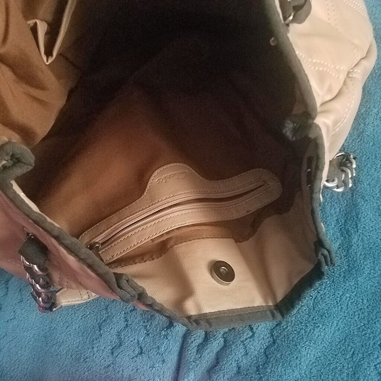 Clark Beige handbag, good condition  £2.5