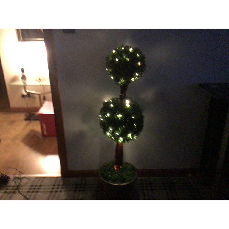 Topiary 2 ball light up tree 