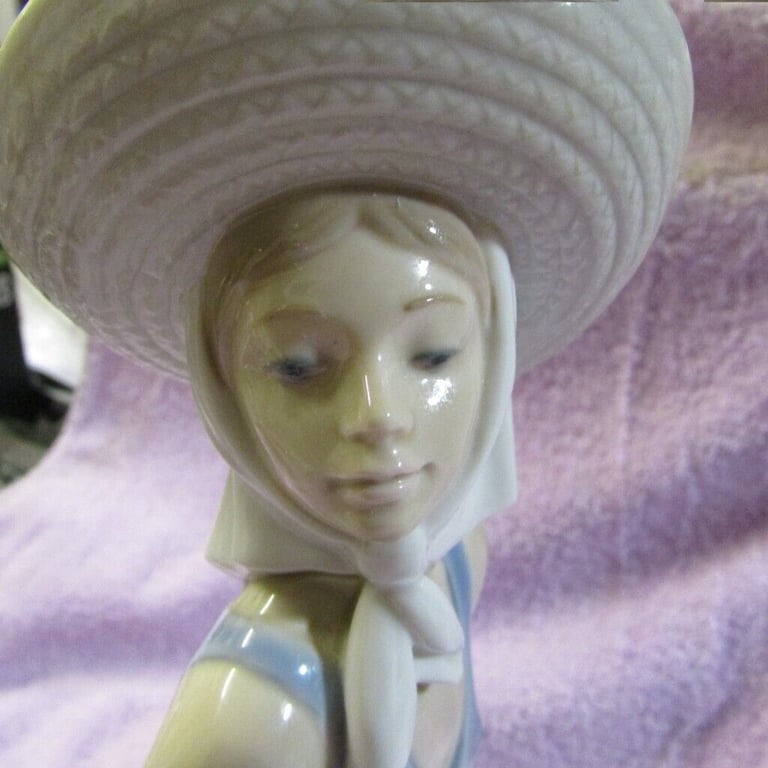 RARE 1980s Large Porcelain LLADRO Nao Woman in Sun Hat Sitting on Wall 11.5"