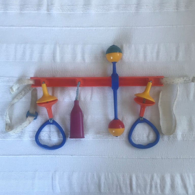Vintage 1981 Kiddicraft Cradle Play colourful plastic rattle toy. £5 ovno. Can post.