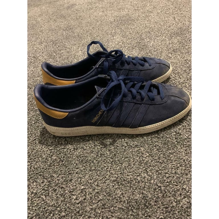 Adidas Munchen size 10