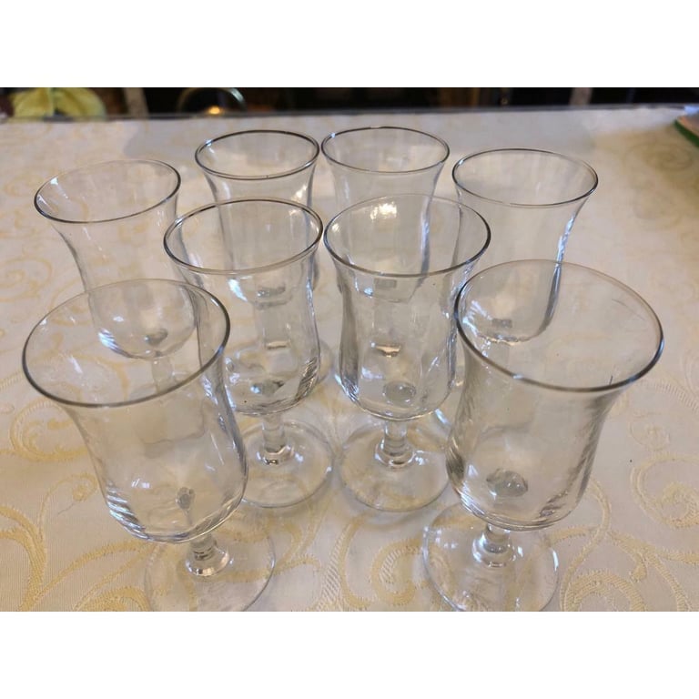 image for Glasses x 8 vintage liquor 