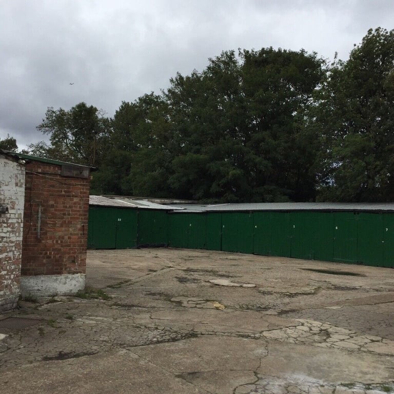 SECURE LOCK-UP GARAGE to rent in Balham/Wandsworth Common SW12.
