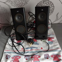 Selling set of Logitech X-140 speakers.
