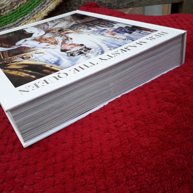  Queen Elizabeth ll Official Platinum Jubilee Pageant Commemorative Album (Hardback) - New-