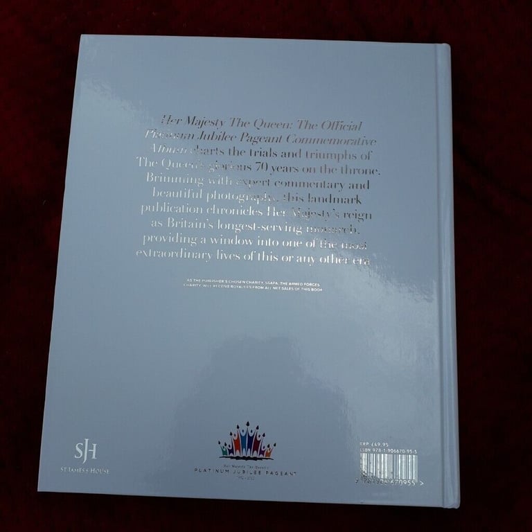  Queen Elizabeth ll Official Platinum Jubilee Pageant Commemorative Album (Hardback) - New-