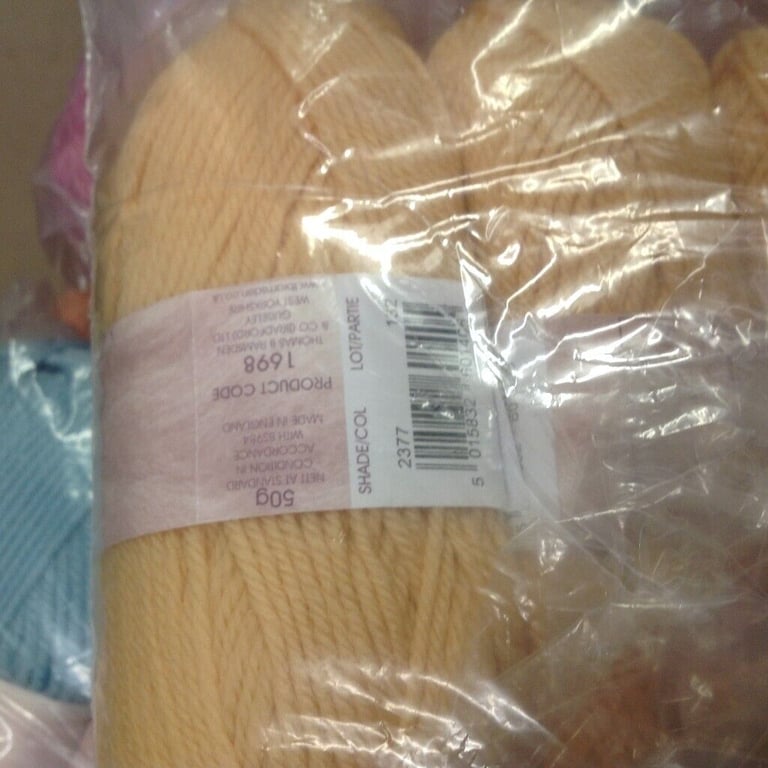WENDY MERINO DOUBLE KNITTING KNITTING WOOL 100% MERINO WOOL ULTRA SOFT 5X50G