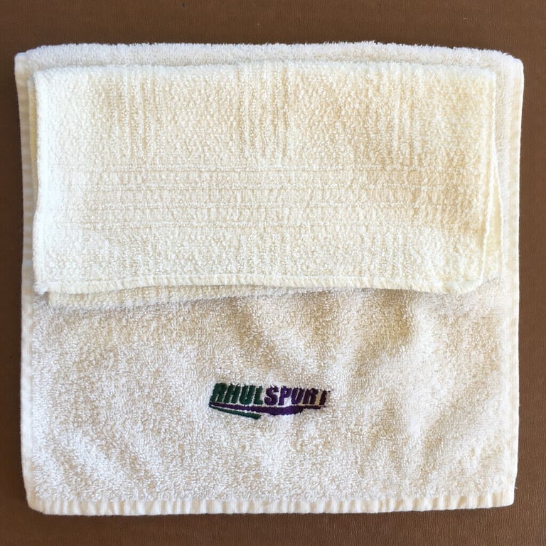 2 green hand towels (£1 each); 2 white guest/sport towels (£1 both). Can post.