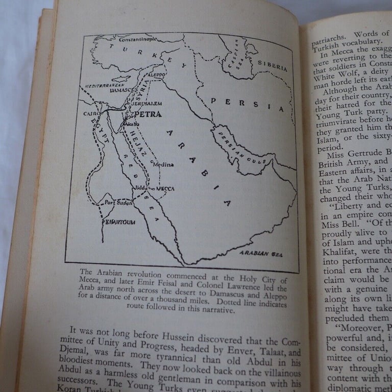 RARE Collectable: WITH LAWRENCE IN ARABIA. By LOWELL THOMAS. Published by Hutchinson.