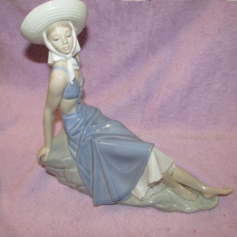 RARE 1980s Large Porcelain LLADRO Nao Woman in Sun Hat Sitting on Wall 11.5"