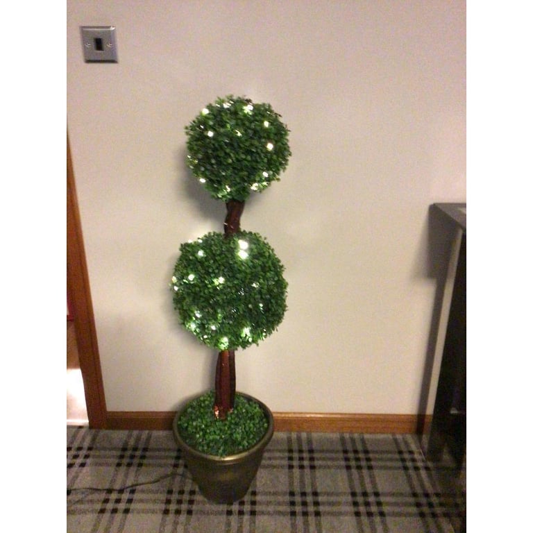 Topiary 2 ball light up tree 