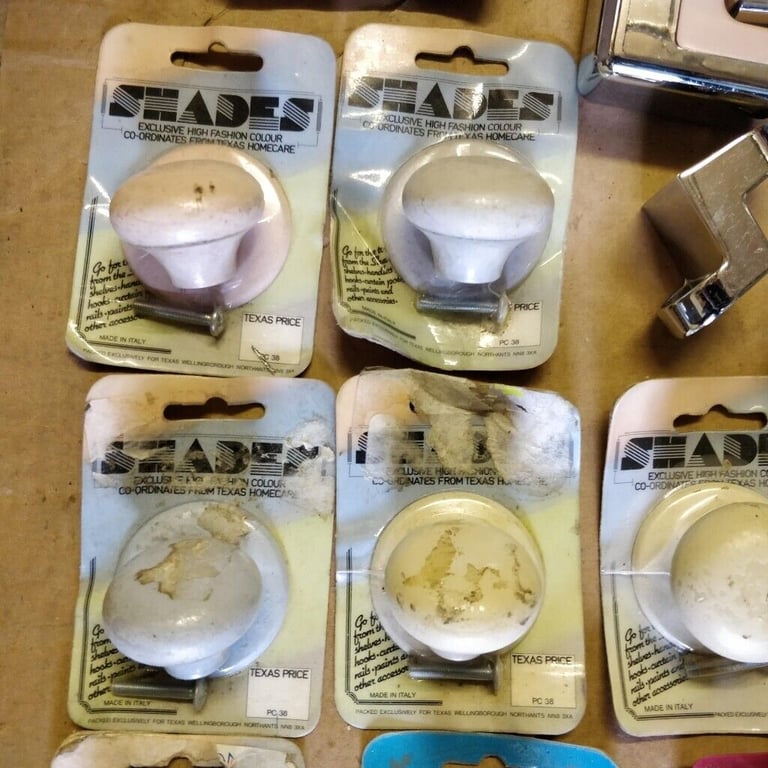 70 Various Metal/Plastic/Wood/Ceramic Cabinet/Door Handles/Knobs (50p each)