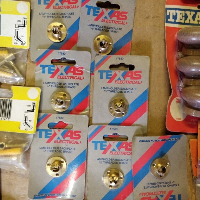 70 Various Metal/Plastic/Wood/Ceramic Cabinet/Door Handles/Knobs (50p each)