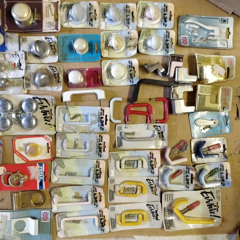 70 Various Metal/Plastic/Wood/Ceramic Cabinet/Door Handles/Knobs (50p each)