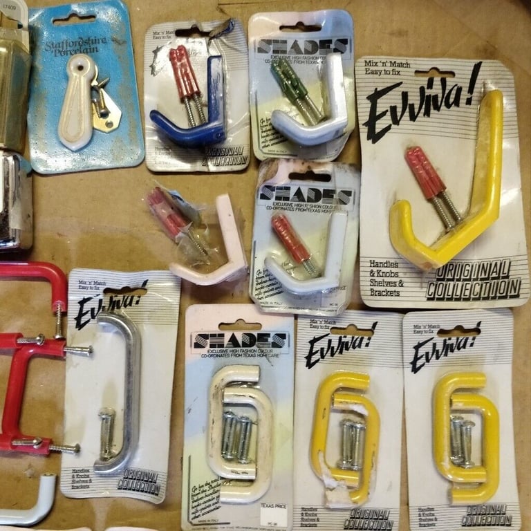 70 Various Metal/Plastic/Wood/Ceramic Cabinet/Door Handles/Knobs (50p each)