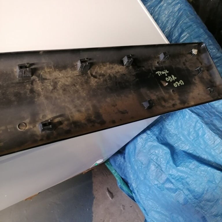 Vauxhall vivaro 2012 offside outer trim panel
