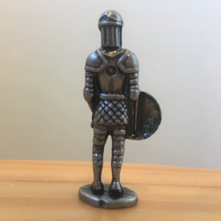 	Vintage mid-late 1980's metal model early Medieval (?) knight. OTHER MODELS AVAILABLE.  Can post.