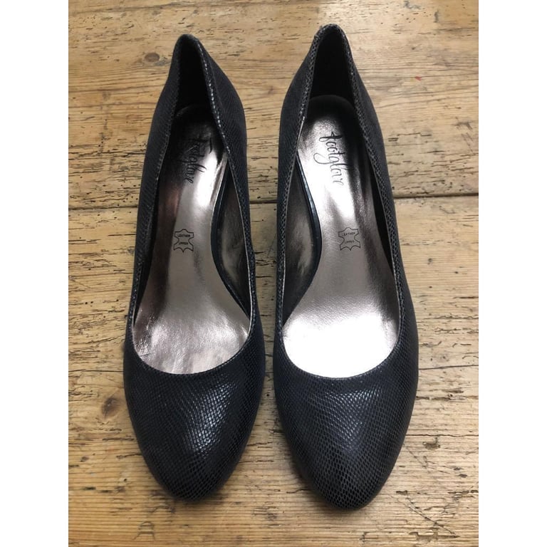 image for Size 6 shoes