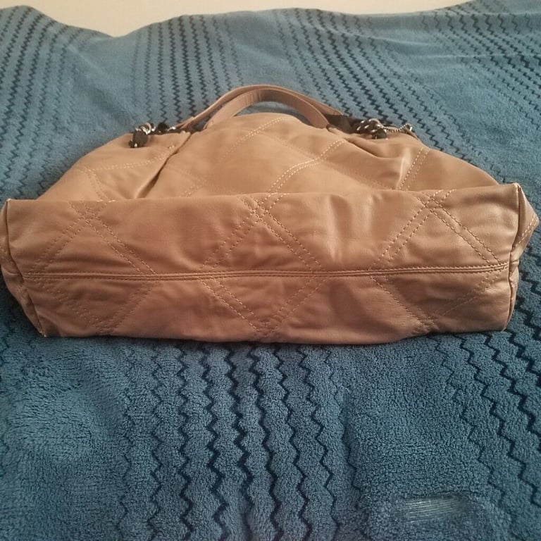 Clark Beige handbag, good condition  £2.5