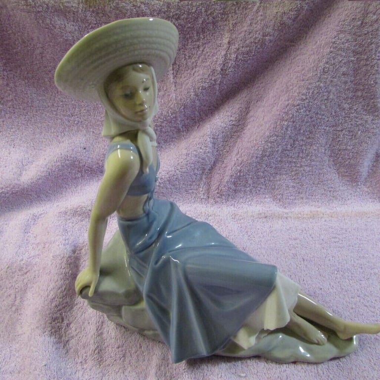 RARE 1980s Large Porcelain LLADRO Nao Woman in Sun Hat Sitting on Wall 11.5"