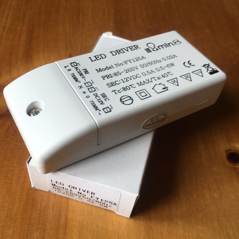NEW illumin8 LED 3.6W 218 lumen Warm White 2700k MR16 light bulbs. 127 bulbs available. £4 for 12.