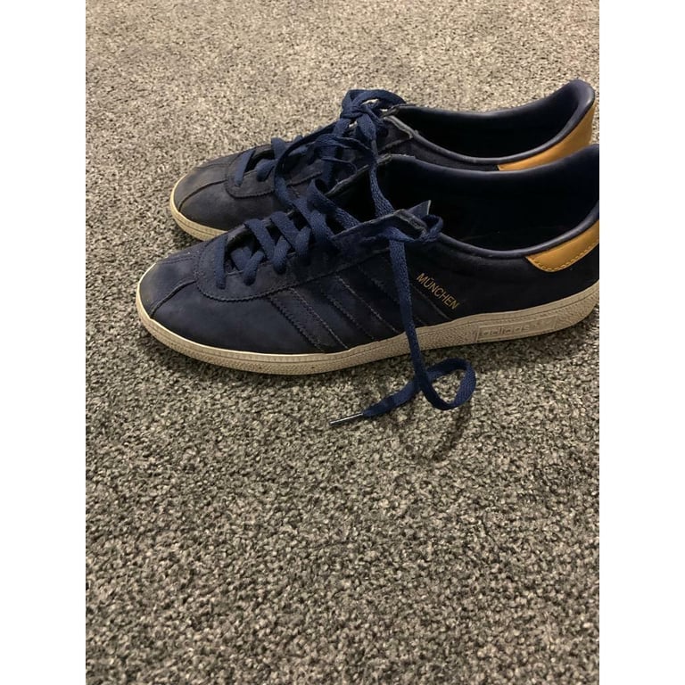 Adidas Munchen size 10