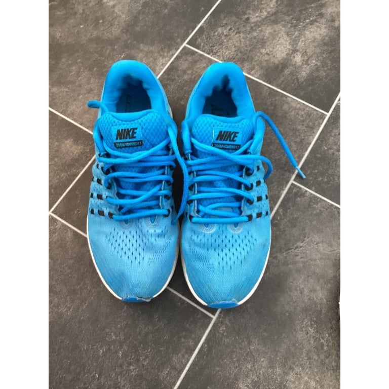 Nike Zoom Vomero 011 trainers Size 9 £25