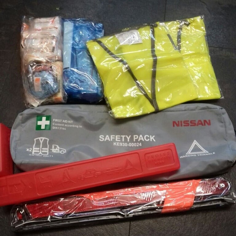 image for EMERGENCY CAR SAFETY KIT / TOURING KIT / WARNING TRIANGLE / FIRST AID KIT