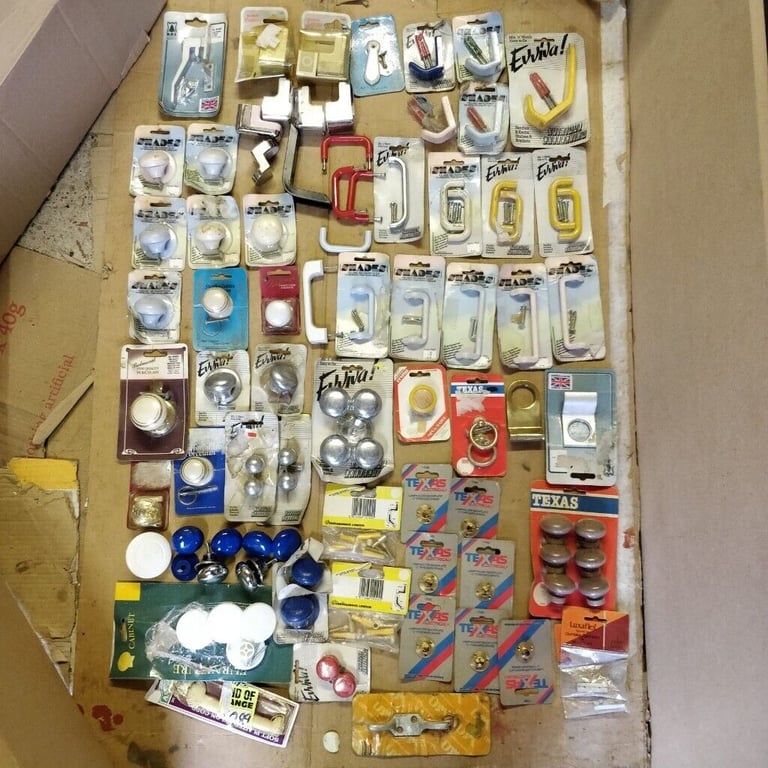 image for 70 Various Metal/Plastic/Wood/Ceramic Cabinet/Door Handles/Knobs (50p each)