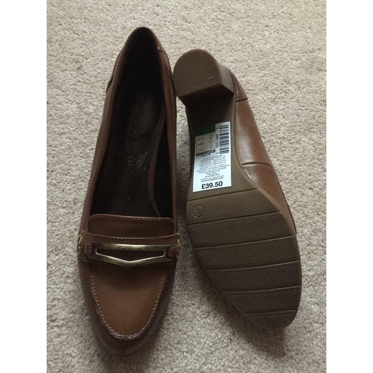 image for New unworn, Womens shoes size 4 M&S, tan leather 