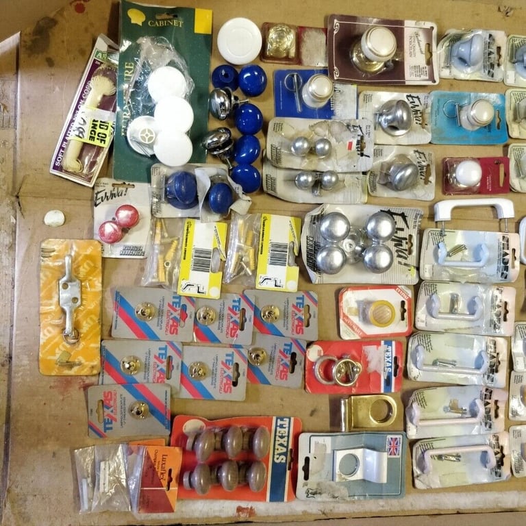 70 Various Metal/Plastic/Wood/Ceramic Cabinet/Door Handles/Knobs (50p each)