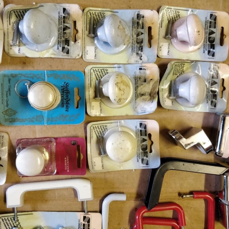 70 Various Metal/Plastic/Wood/Ceramic Cabinet/Door Handles/Knobs (50p each)