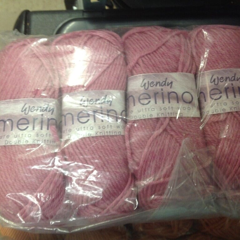 WENDY MERINO DOUBLE KNITTING KNITTING WOOL 100% MERINO WOOL ULTRA SOFT 5X50G