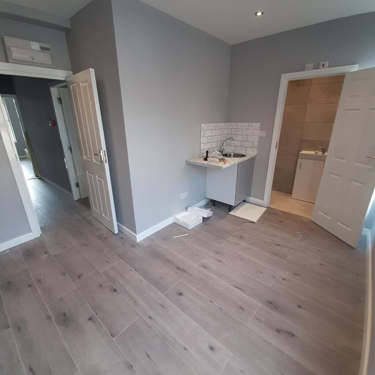 '*HANWELL,W7,* BRAND NEW REFURBISHED STUDIO, Elizabeth line is 15 minutes to Paddington & Heathrow