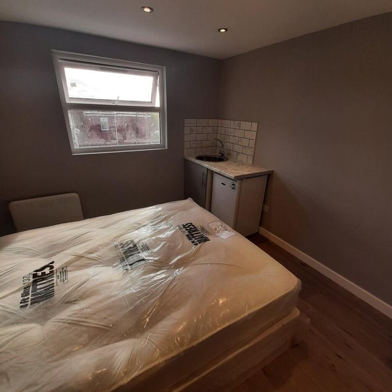 '**HANWELL W7** COSY DOUBLE STUDIO 15 MINUTES PADDINGTON AND HEATHROW 