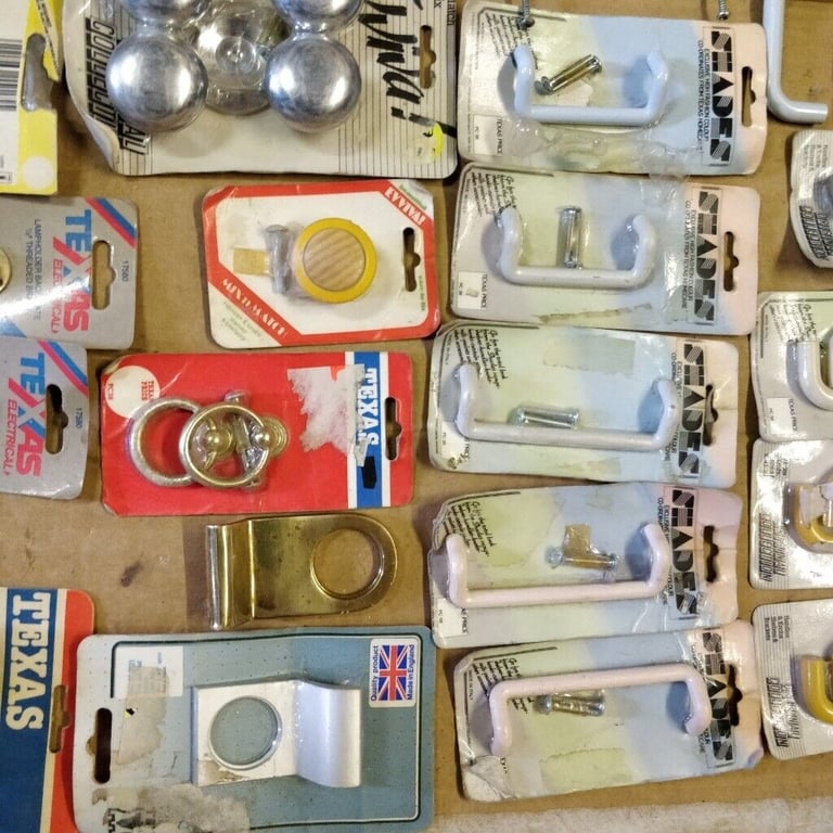 70 Various Metal/Plastic/Wood/Ceramic Cabinet/Door Handles/Knobs (50p each)