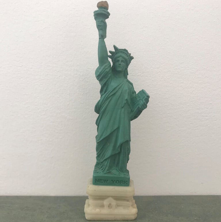 image for 	Vintage Statue of Liberty magnet - marked 0-COLEA 93.