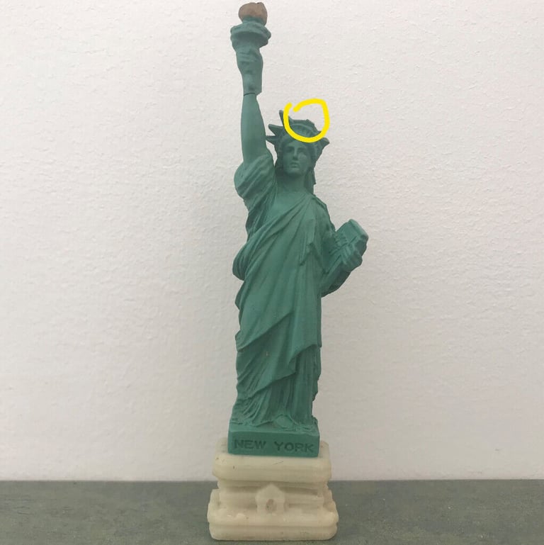 Vintage Statue of Liberty fridge magnet – marked 0-COLEA 93.
